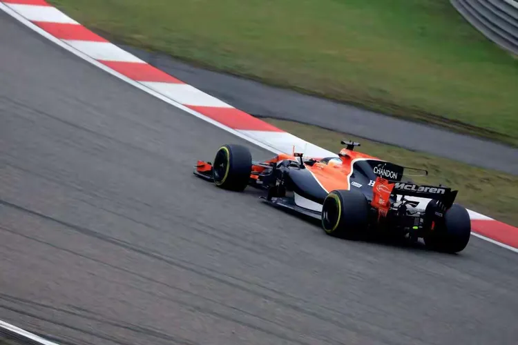 红牛二队碾压索伯车队，阿隆索统治全场